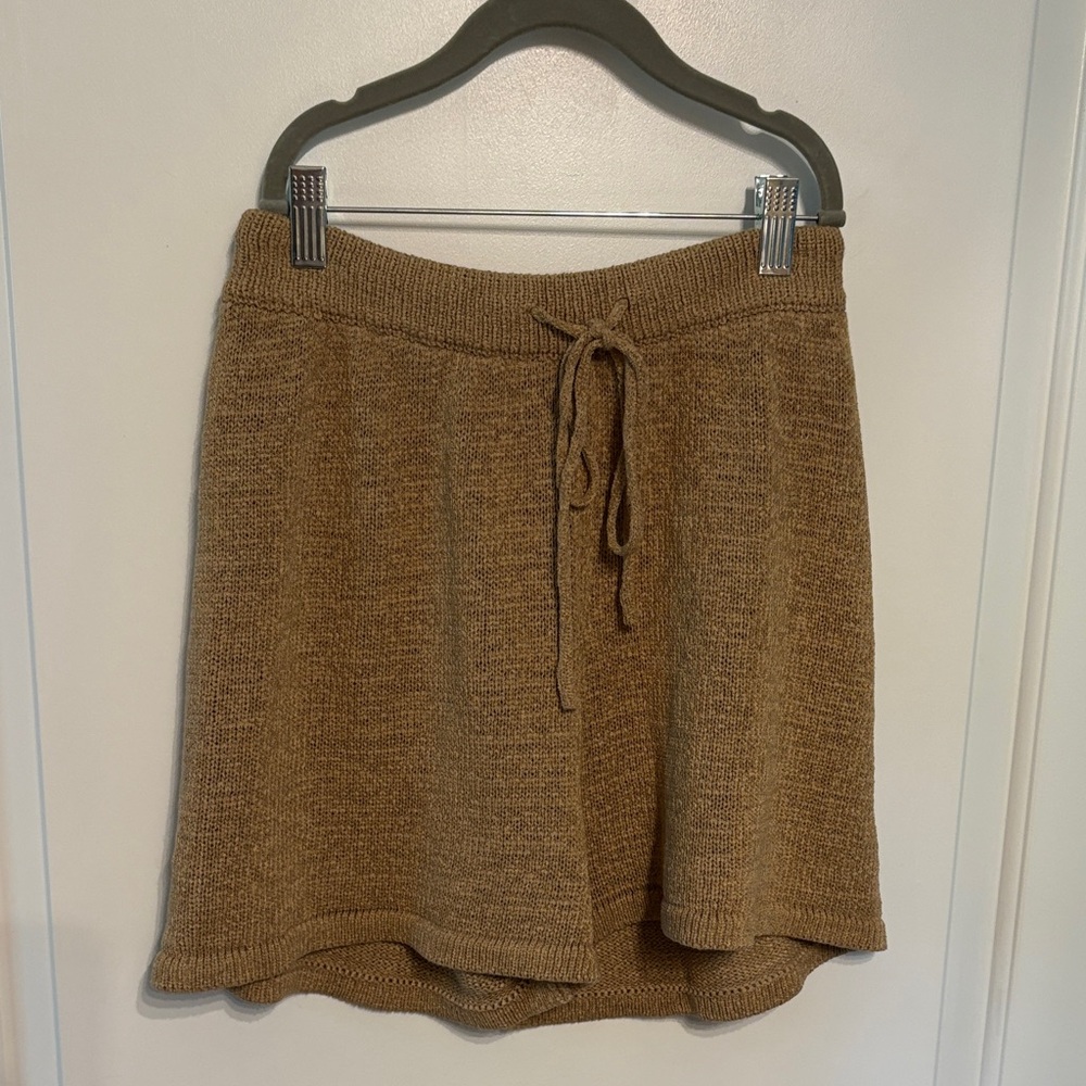 Timeless Monochromatic Women’s Knit Khaki Shorts SZ S